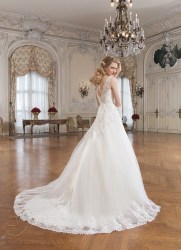 Νυφικό του οίκου  JUSTIN ALEXANDER από την  Collection 2016.